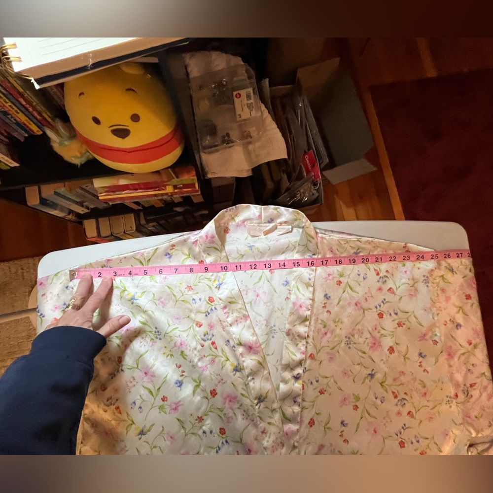 FINAL MARKDOWN PRICE! GREAT DEAL Vintage Whispers Floral Robe - Picture 8 of 10